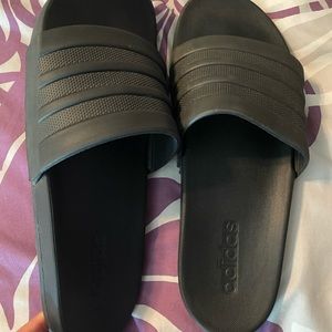 Black Adidas cloudfoam slides (11)